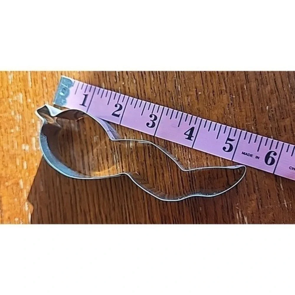 Chili Pepper Cookie‎ Cutter 4.75 inch, Ann Clark, Tin Plated Steel